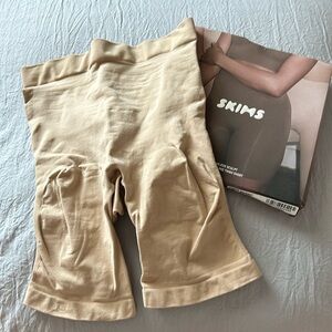 SKIMS Seamless Sculpt Mid Thigh Short
